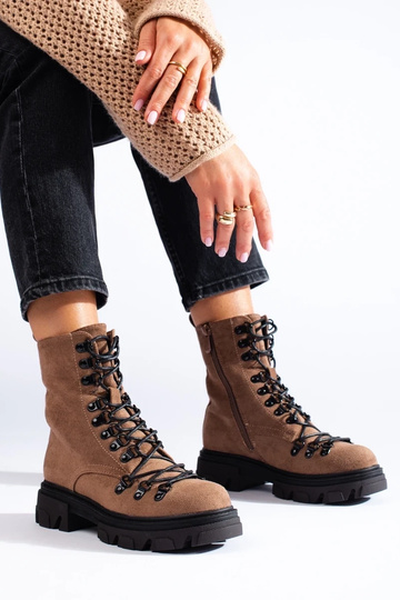 Stivaletti stringati... 2