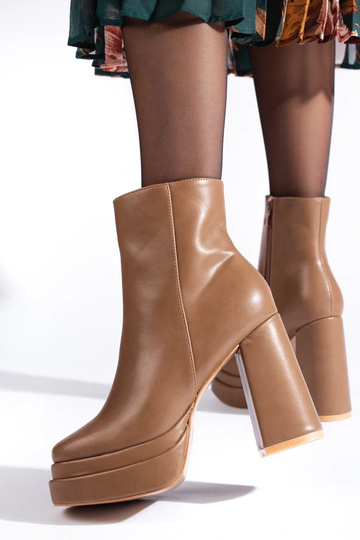 scarpe beige con tacchi alti 2