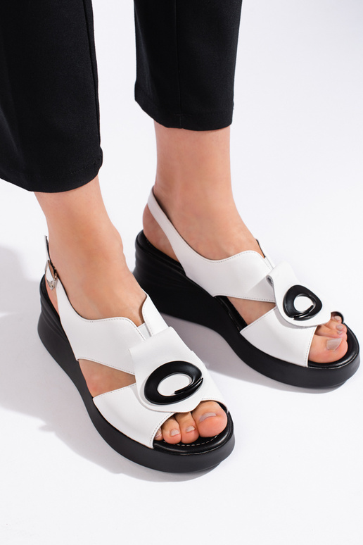 sandali in colore bianco