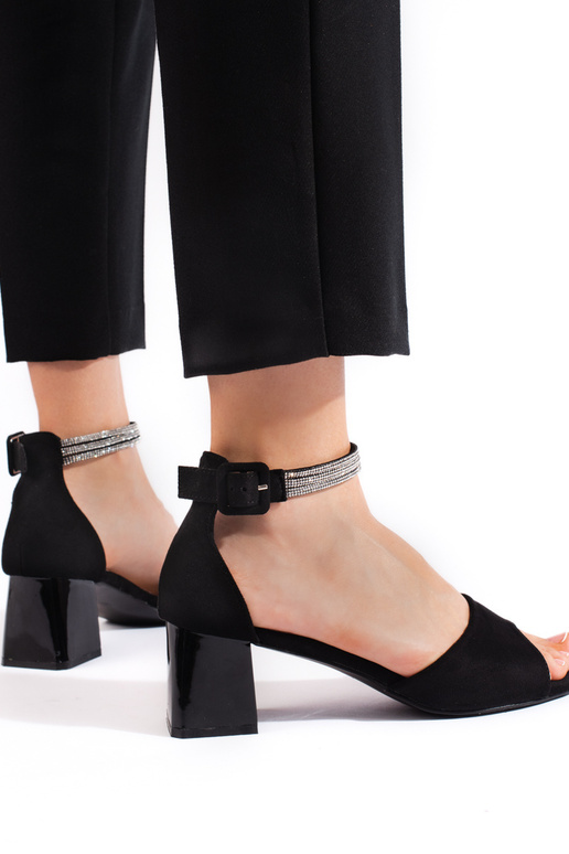 sandali in colore nero