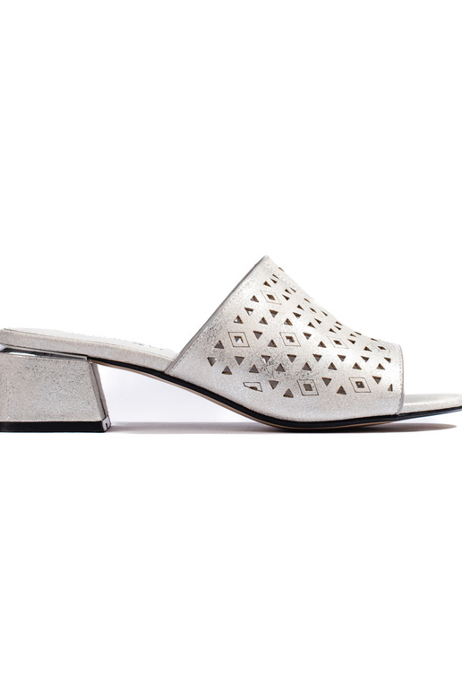 Ciabatte con dettagli in pizzo color...