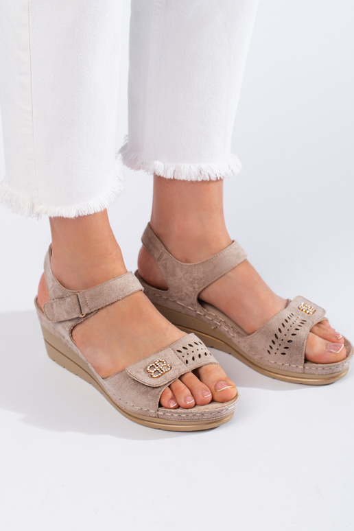 sandali in camoscio beige