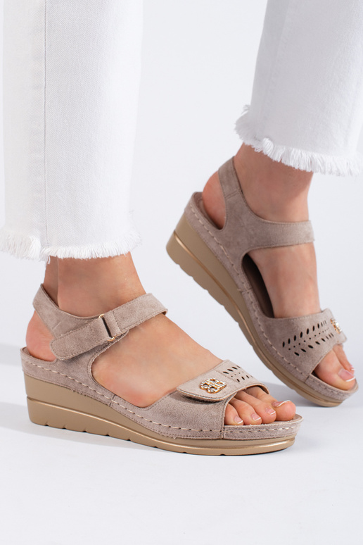 sandali in camoscio beige