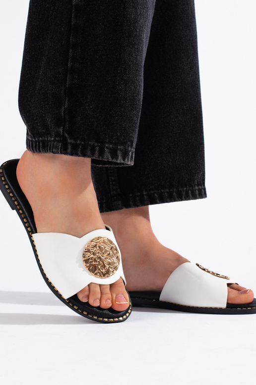 Pantofole bianche dallo stile elegante