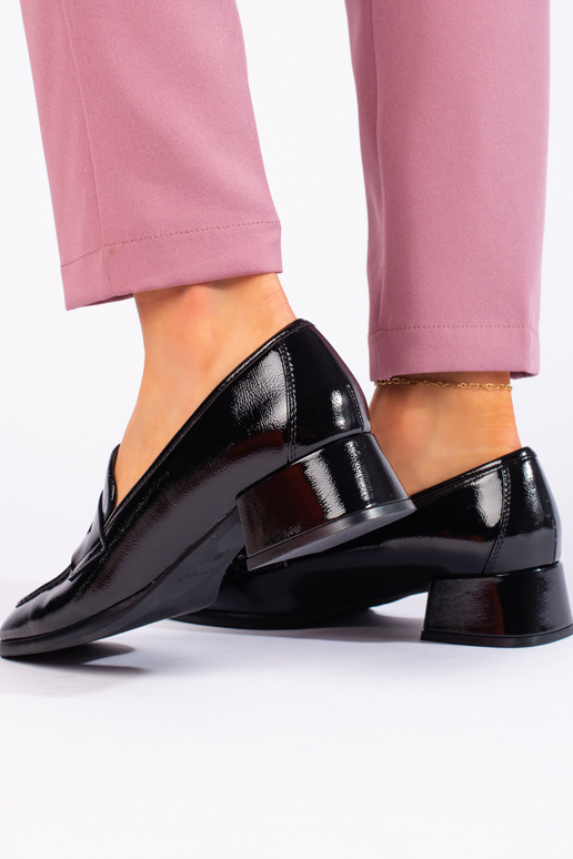 mocassini con effetto lacca in nero... mocassini con effetto lacca in nero...