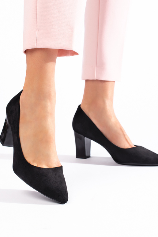 tacchi alti neri sul tacco di Sergio...