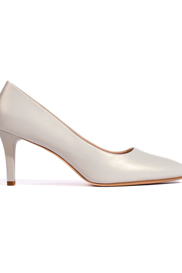 Tacchi alti bianchi dallo...