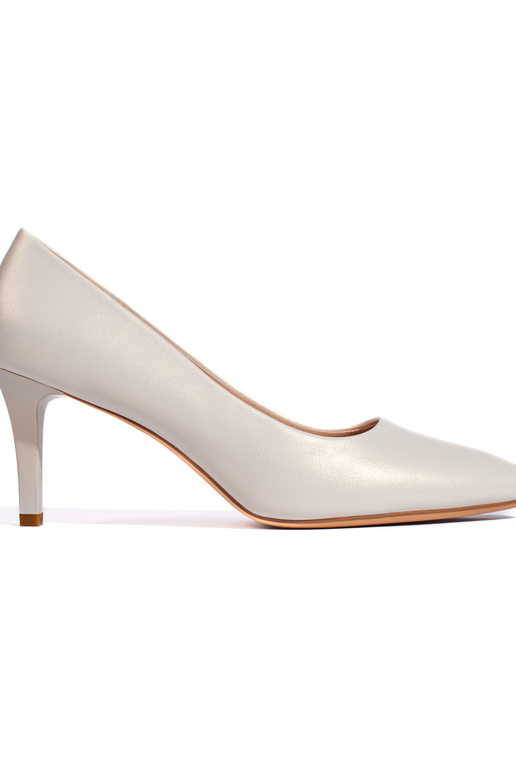 Tacchi alti bianchi dallo stile...