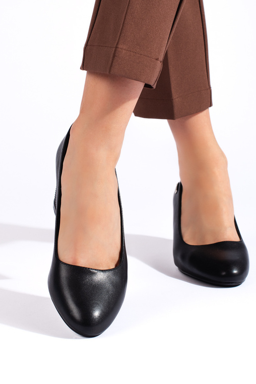 tacchi alti neri sul tacco di Sergio...