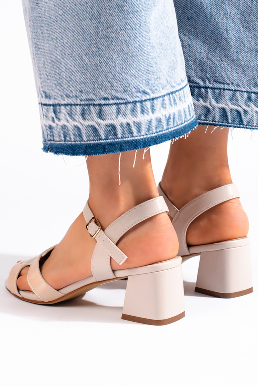 Sandali lucidi beige di Sergio Leone