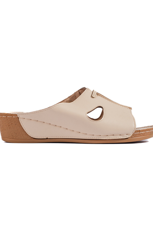 Comode pantofole di colore beige