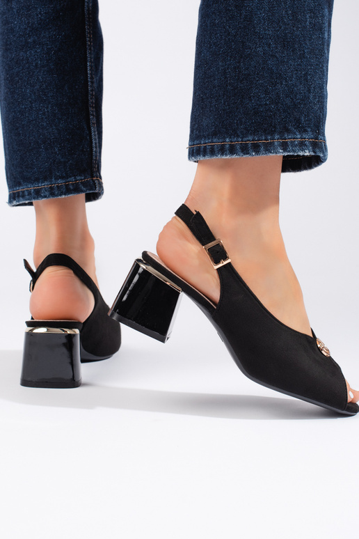 Sandali in pelle scamosciata dallo...