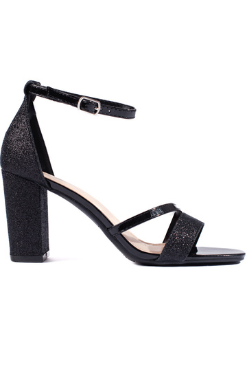 Femminile colore nero...