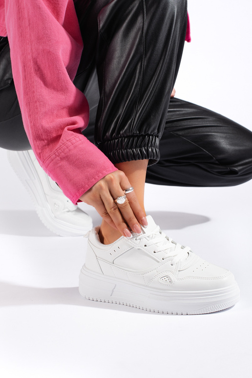 Scarpe modello Sneakers bianche Scarpe modello Sneakers bianche