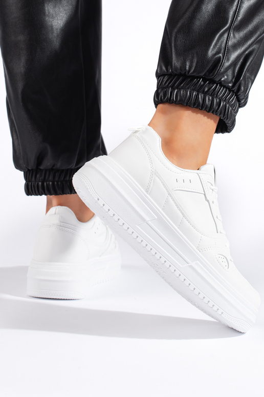 Scarpe modello Sneakers bianche Scarpe modello Sneakers bianche