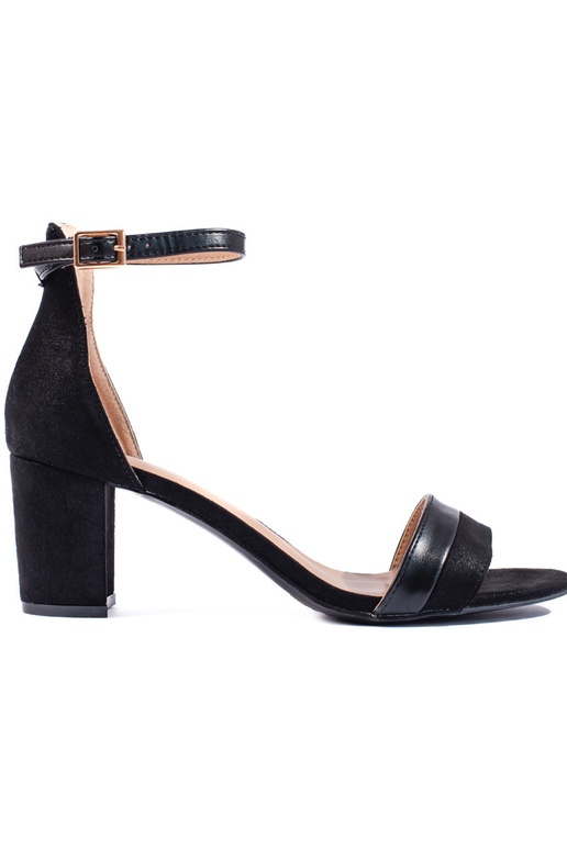 Sandali neri da donna dallo stile...