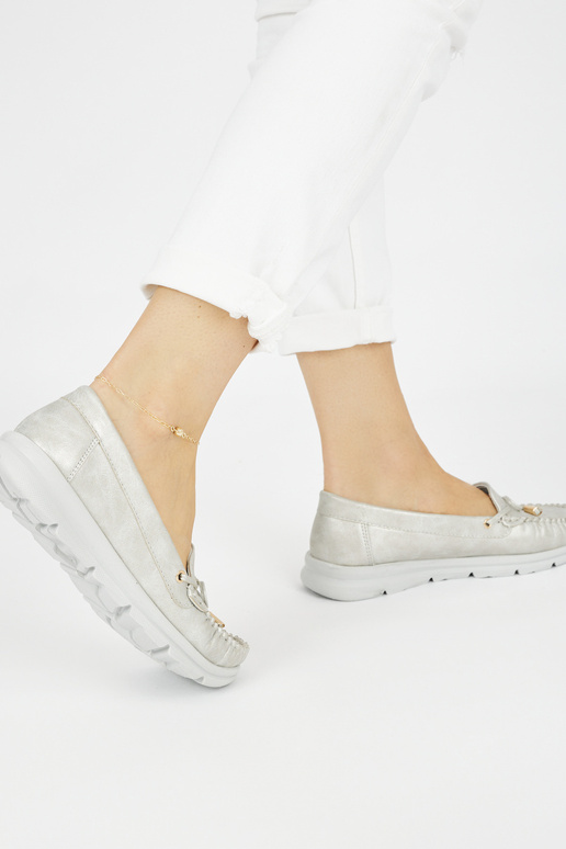 comodi mocassini color argento...