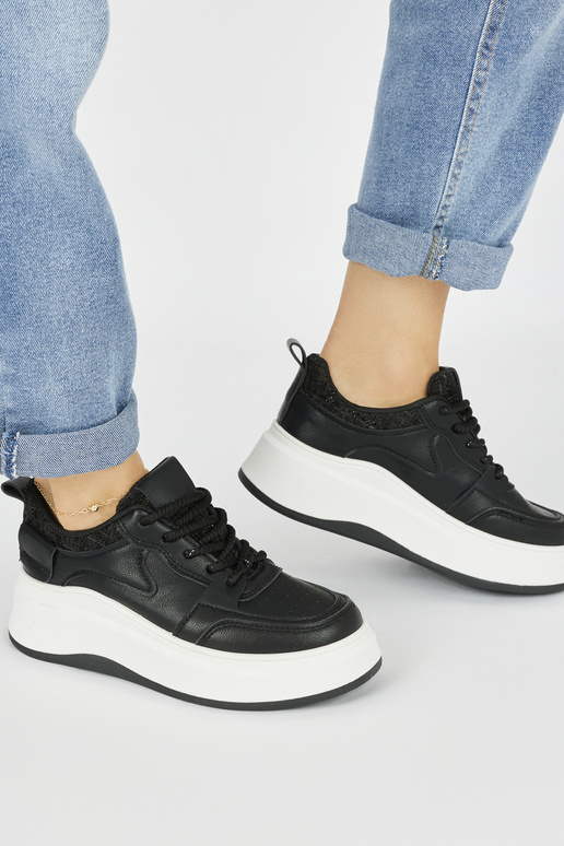 Scarpe da donna modello Sneakers nere...