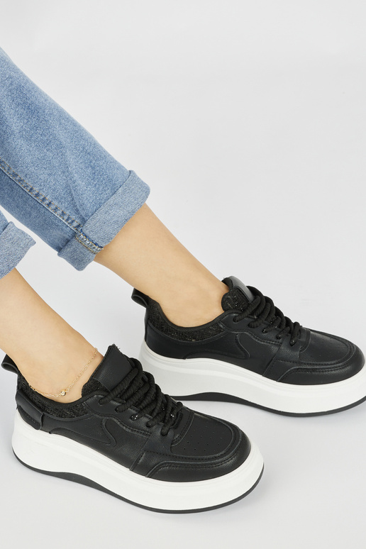 Scarpe da donna modello Sneakers nere...