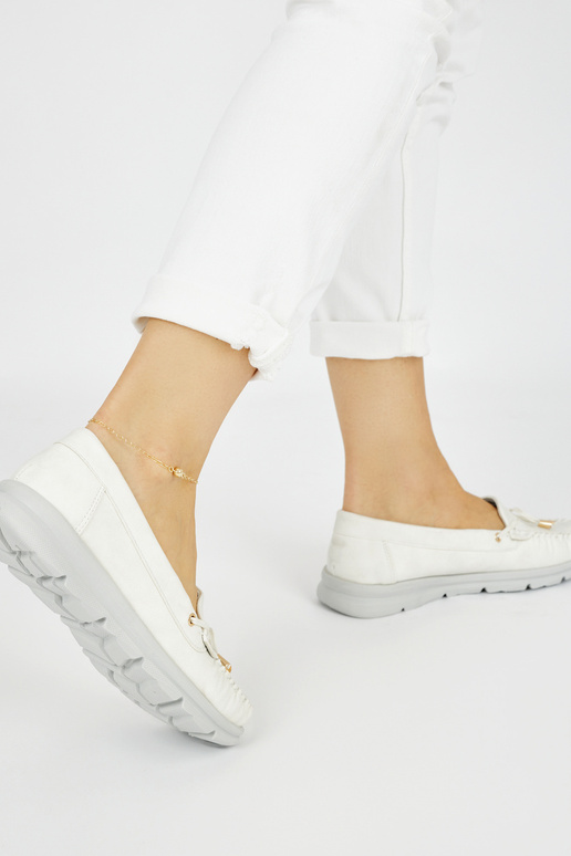 comodi mocassini bianchi in ecopelle