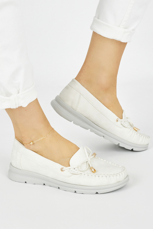 comodi mocassini bianchi in ecopelle