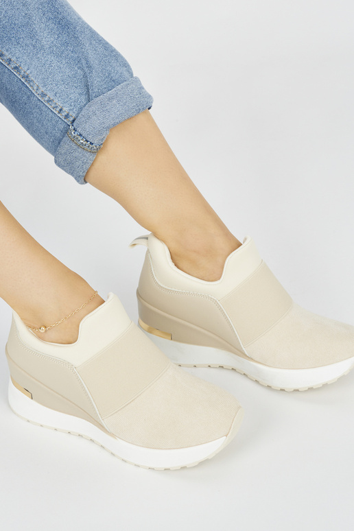 Scarpe modello Sneakers avorio su zeppa Scarpe modello Sneakers avorio su zeppa