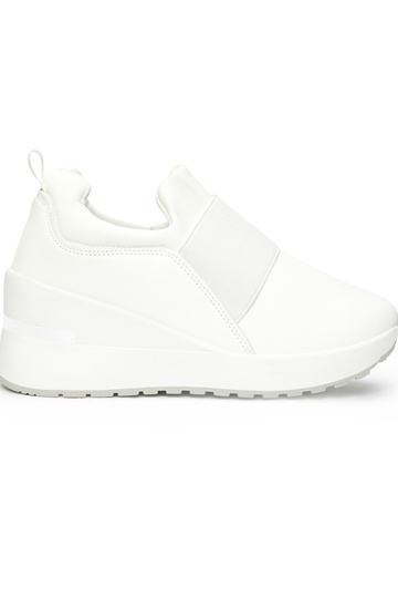 Scarpe modello sneakers...