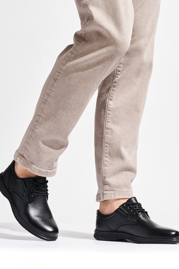 stivaletti neri da uomo legati 2