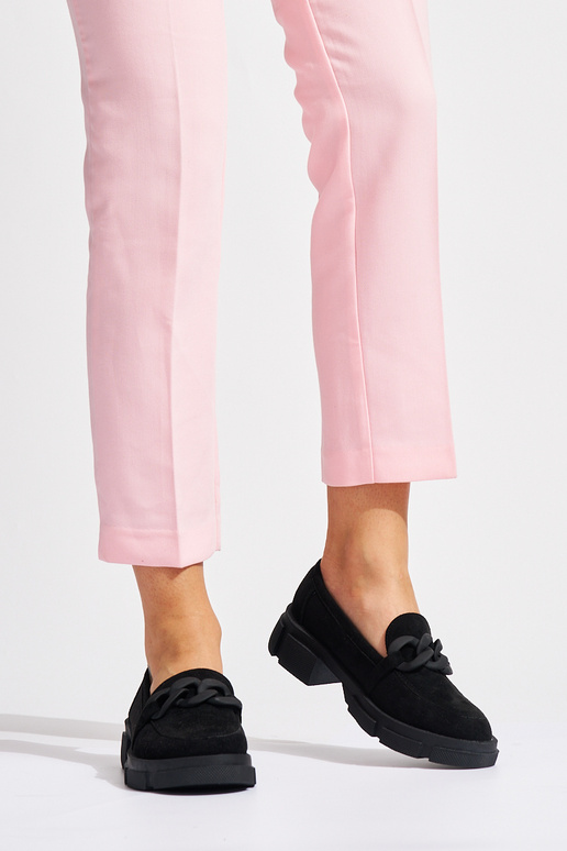 Mocassini neri da donna con catena