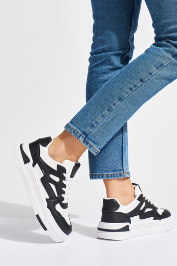 Scarpe modello Sneakers... 2