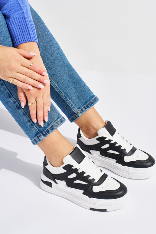 Scarpe modello Sneakers bianco-nere...