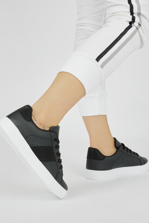 Scarpe modello sneakers nere con plateau