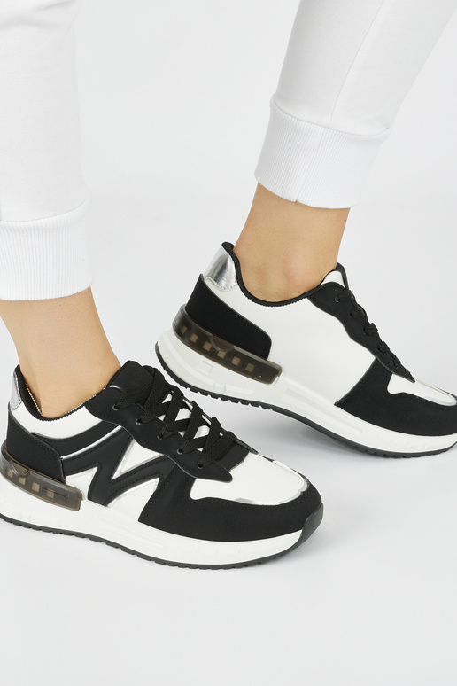 scarpe comode modello Sneakers nere