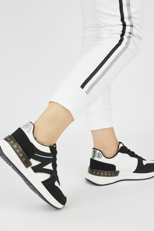 scarpe comode modello Sneakers nere