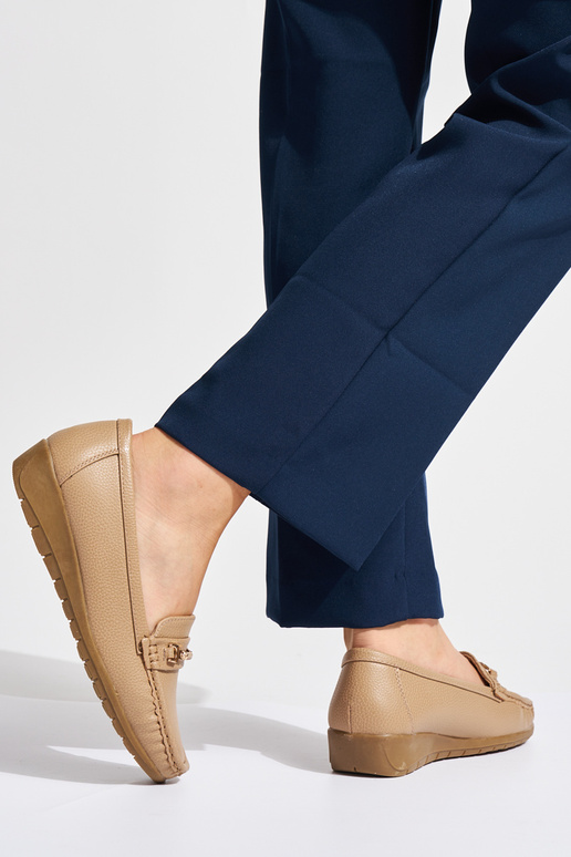 mocassini da donna beige ze zdobieniem