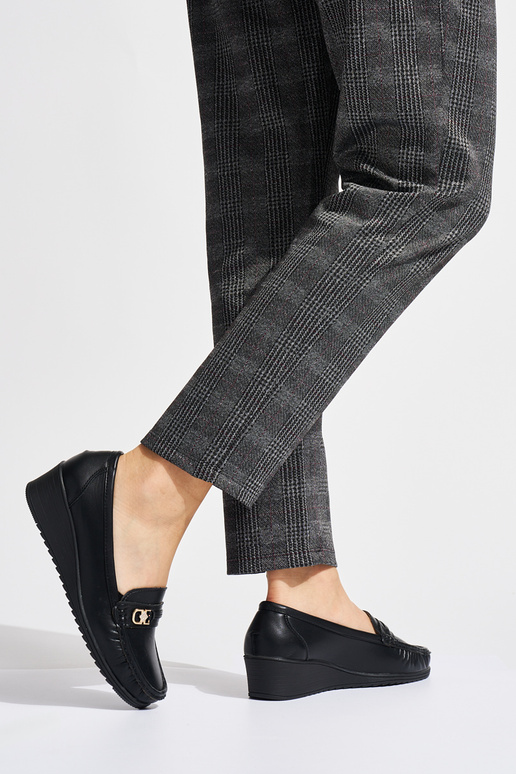 mocassini da donna neri con fibbie