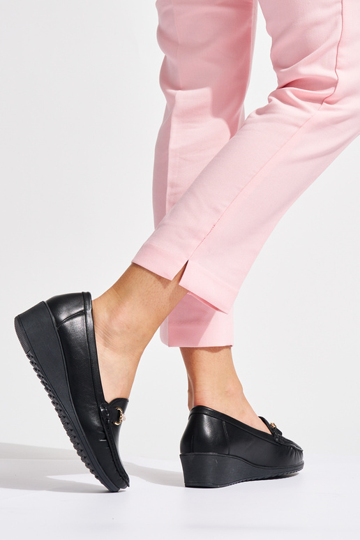 mocassini da donna neri su zeppa con...