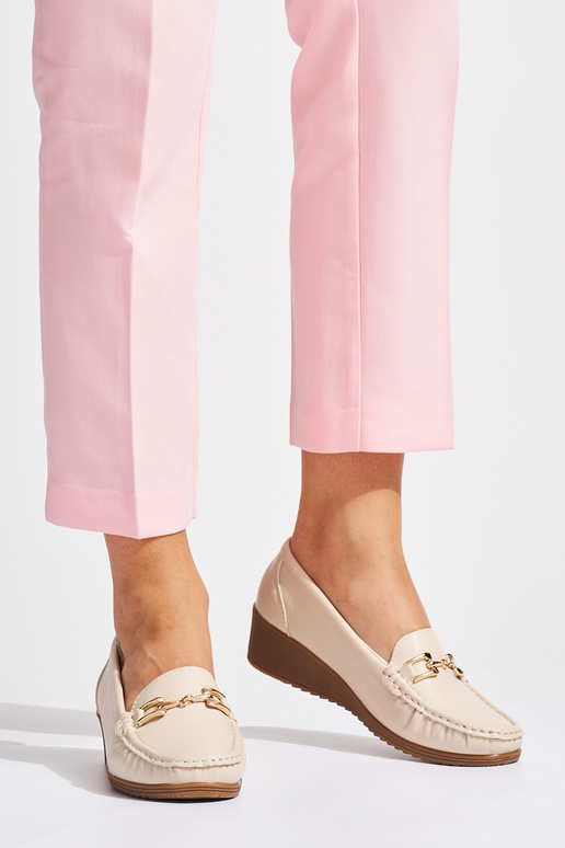 mocassini da donna beige con fibbie