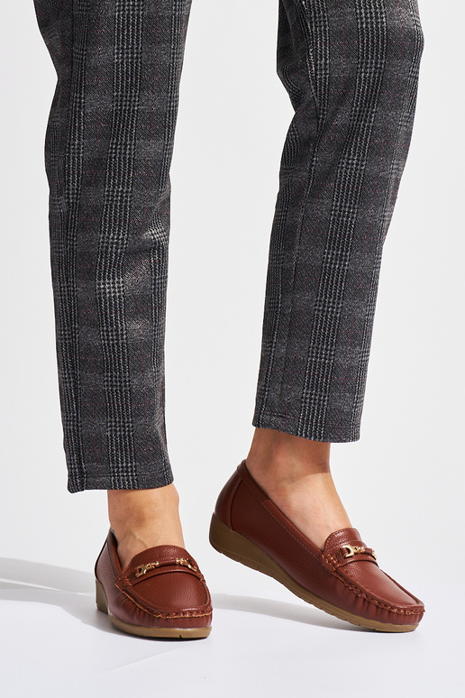 mocassini da donna marroni ze zdobieniem