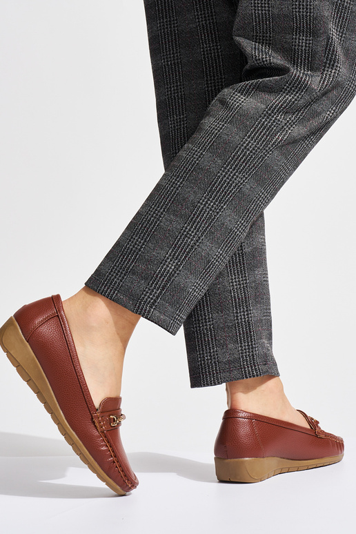 mocassini da donna marroni ze zdobieniem