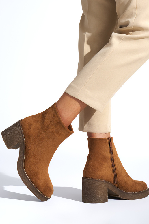 scarpe da donna marroni sul tallone