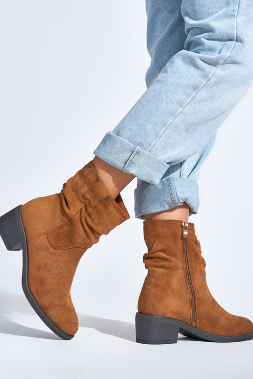 stivali marroni stile cowboy