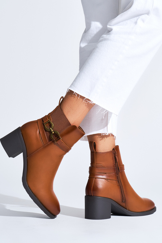 scarpe da donna marroni sul tallone