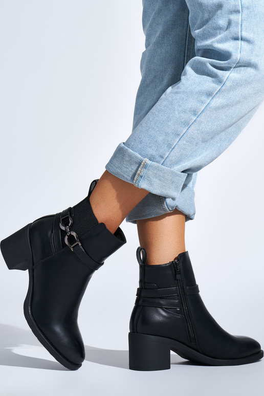 scarpe da donna nere sul tallone