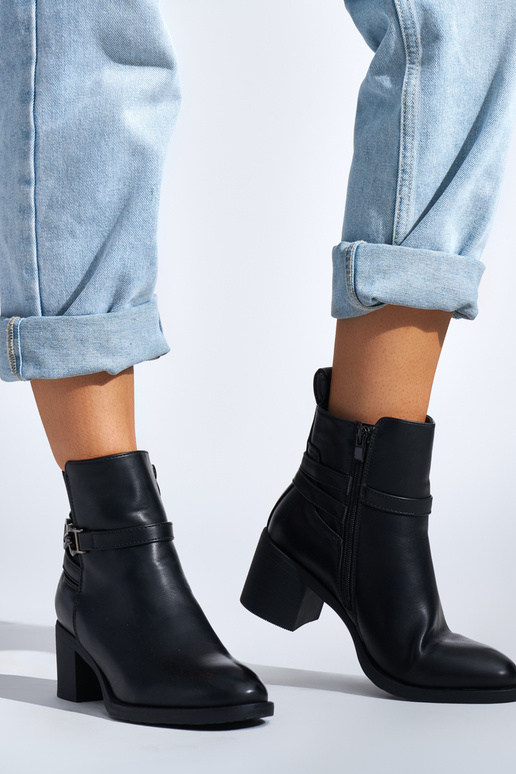 scarpe da donna nere sul tallone