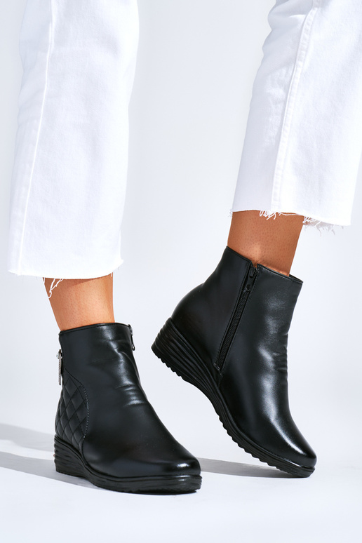 Comode scarpe nere con zeppa