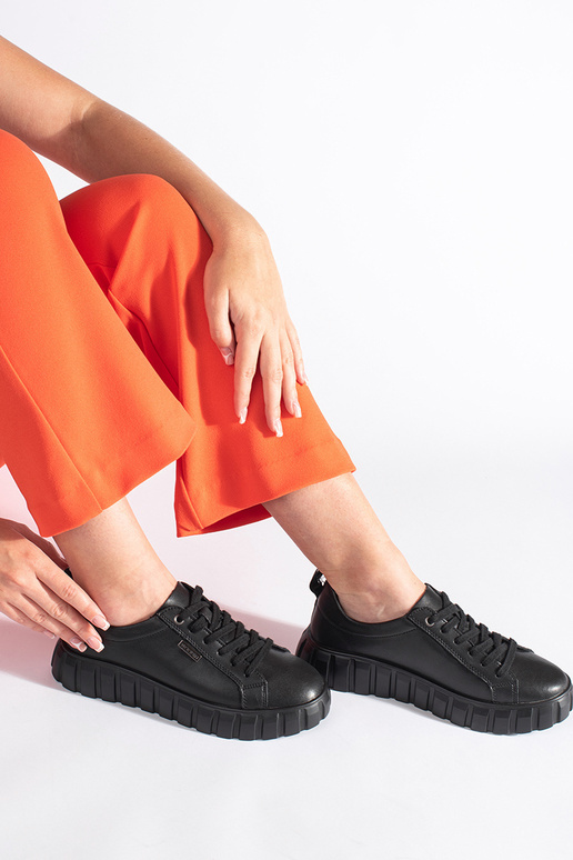 stivaletti in pelle nera con plateau