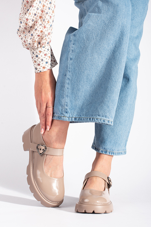 mocassini beige con effetto laccato... mocassini beige con effetto laccato...