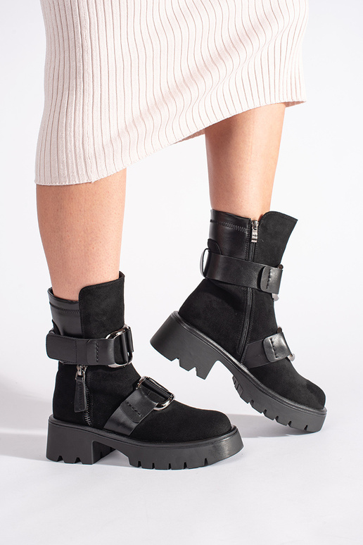 colore nero dalla pelle scamosciata...