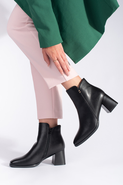 scarpe da donna nere con i tacchi alti